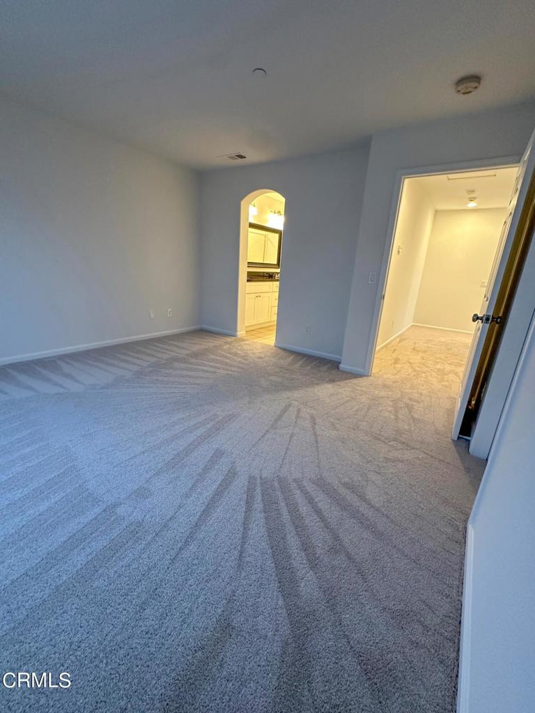 Photo 20 of 28 of 565 Southampton Place townhome
