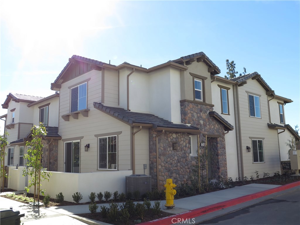 Beautiful Covington home built in 2016, located right across from Nixon Library. End unit, open floor plan, bright and air living room with fireplace and sliding glass door leading to the front patio. Gourmet kitchen offers upgraded cabinets, granite counter tops & backsplashes, built in microwave, oven, dishwasher. Adjoining dining area. 1 bedroom & 1 bathroom downstairs. Upstairs has master suite, 2 bedrooms, 1 bathroom, family room, and laundry room. Master bathroom has separate tub and shower stall. Huge walking closet. Additional storage includes the linen closet at the upstairs hallway and storage room under the staircase. Tankless water heater, two-car attached garage. Association amenities include pool, BBQ area, green belt and a tot lot. Super convenient and central location, walking distance to shops, restaurants, parks, gym, public library, etc. Excellent schools.