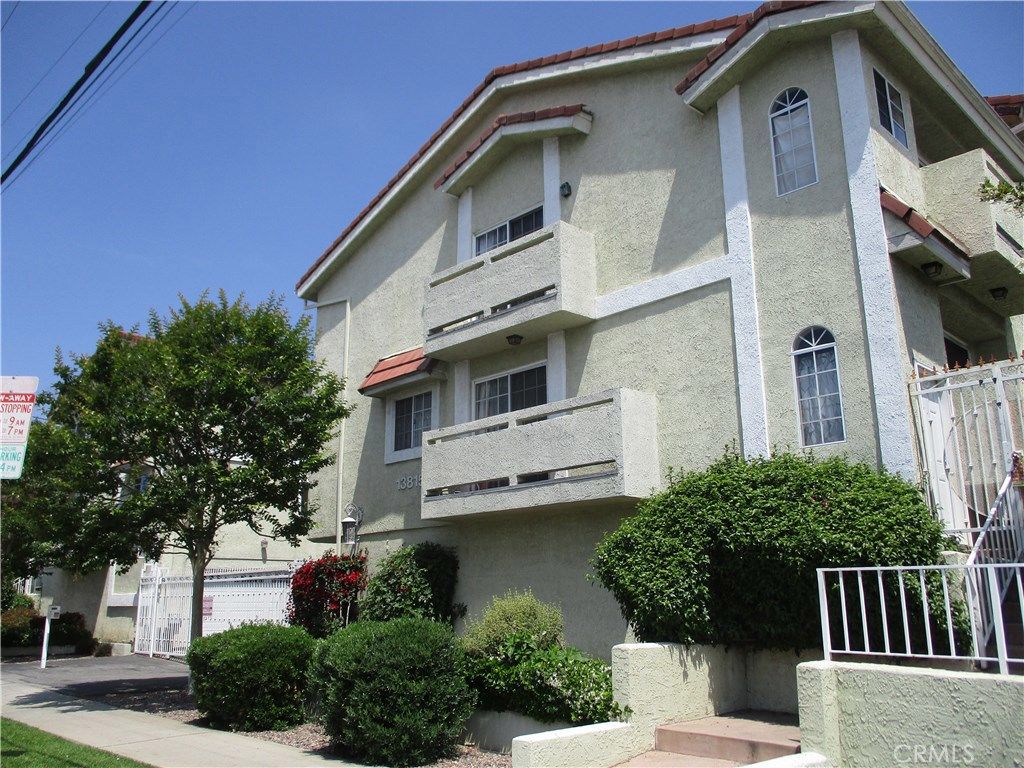 listing image 130723639814282455625