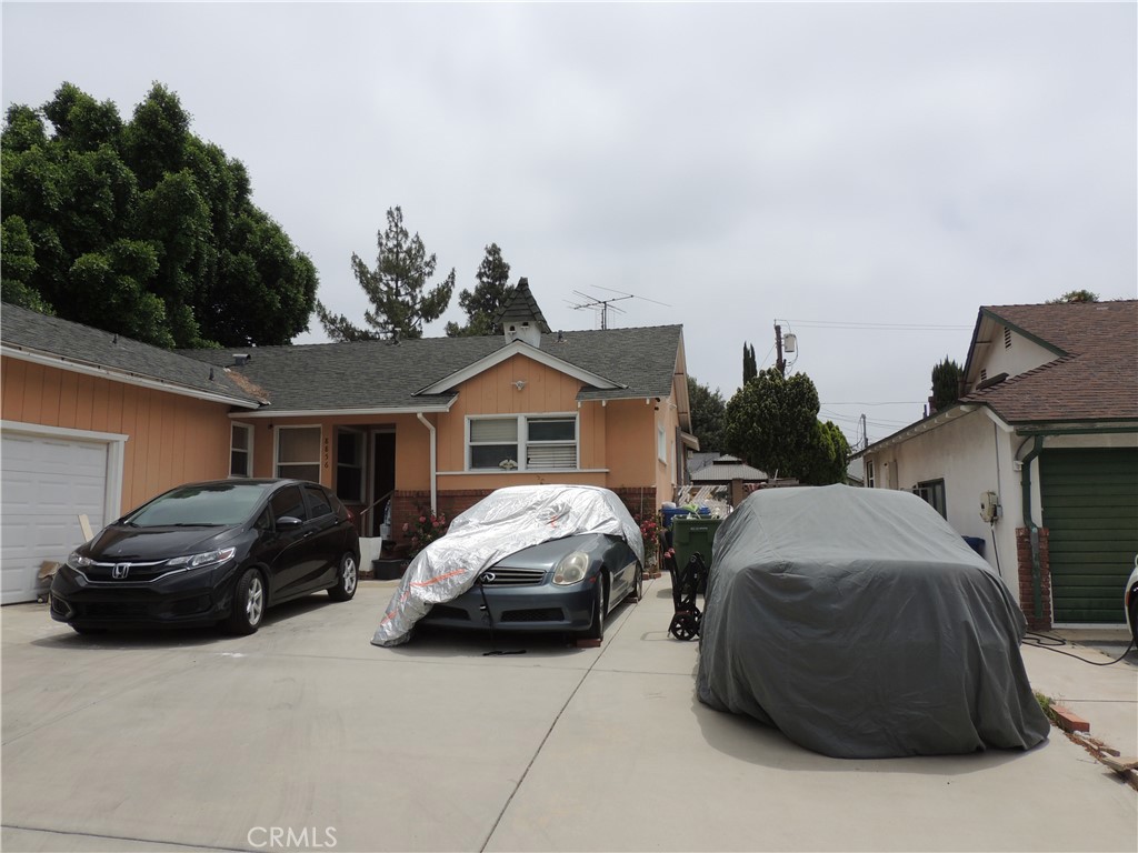 Photo 2 of 12 of 8856 Fullbright Avenue house