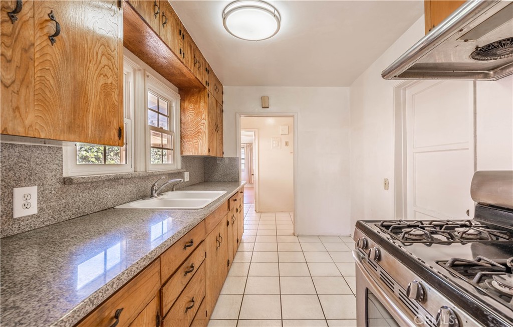 Photo 6 of 27 of 1625 Linda Rosa Avenue house