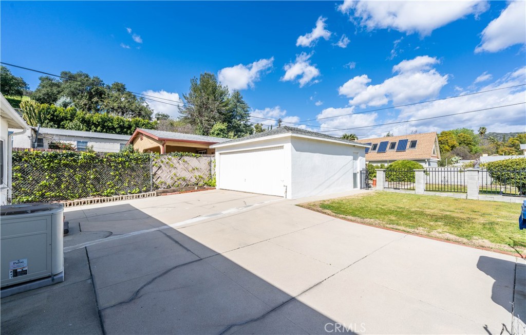 Photo 16 of 27 of 1625 Linda Rosa Avenue house
