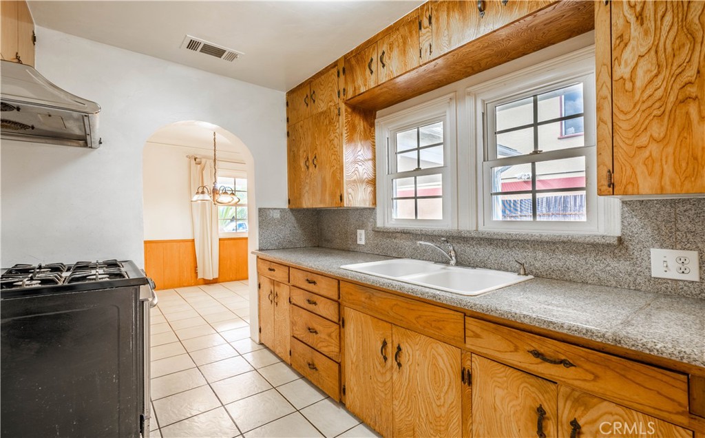 Photo 7 of 27 of 1625 Linda Rosa Avenue house
