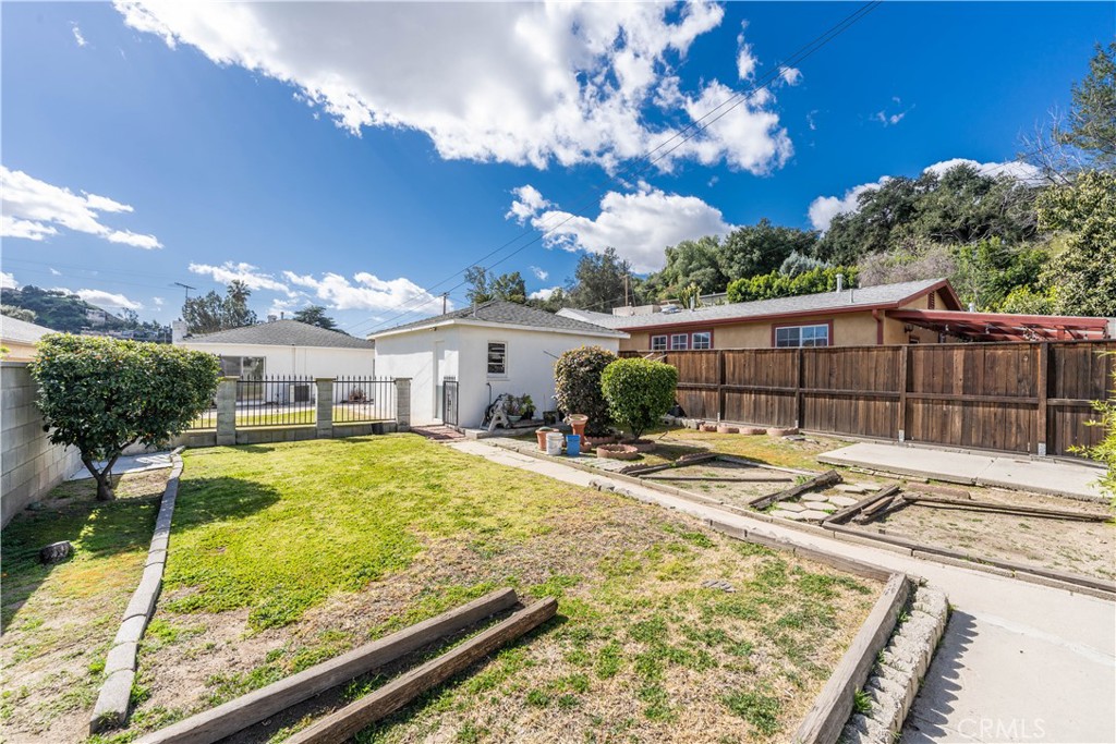 Photo 18 of 27 of 1625 Linda Rosa Avenue house