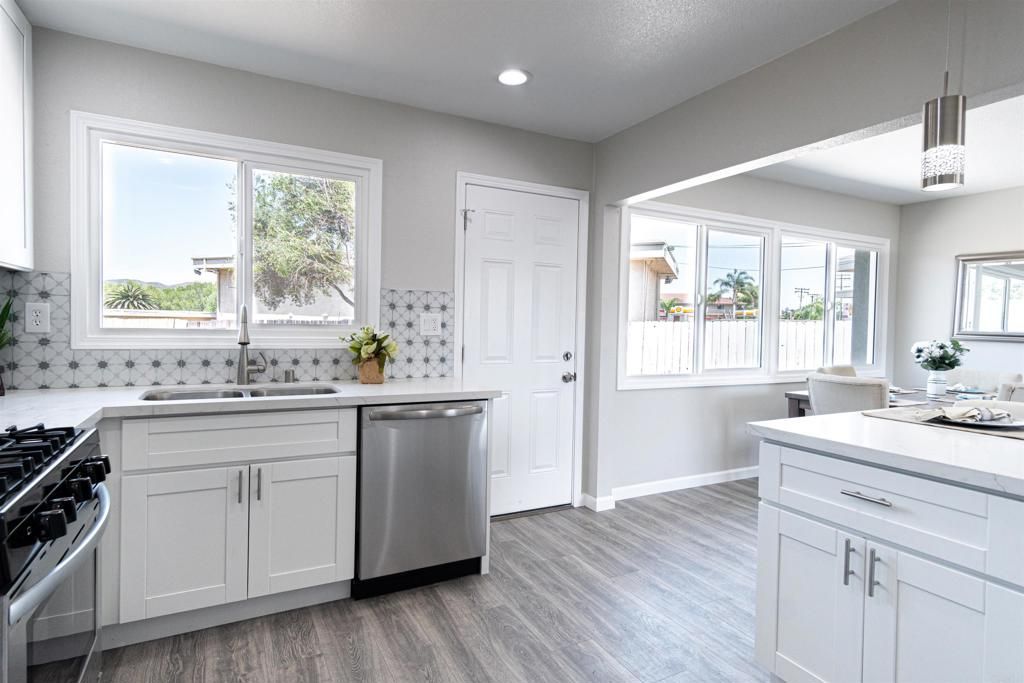 listing image 130720347937185512714