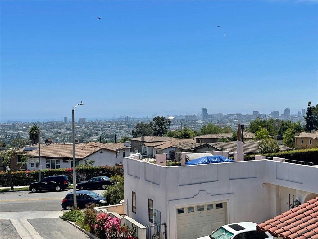 listing image 130728317571379442708