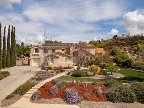 Photo of 952 Creek View Lane, Redlands, CA 92373 (MLS # IG25069868)