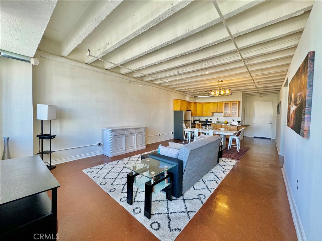312 W 5th Street 323