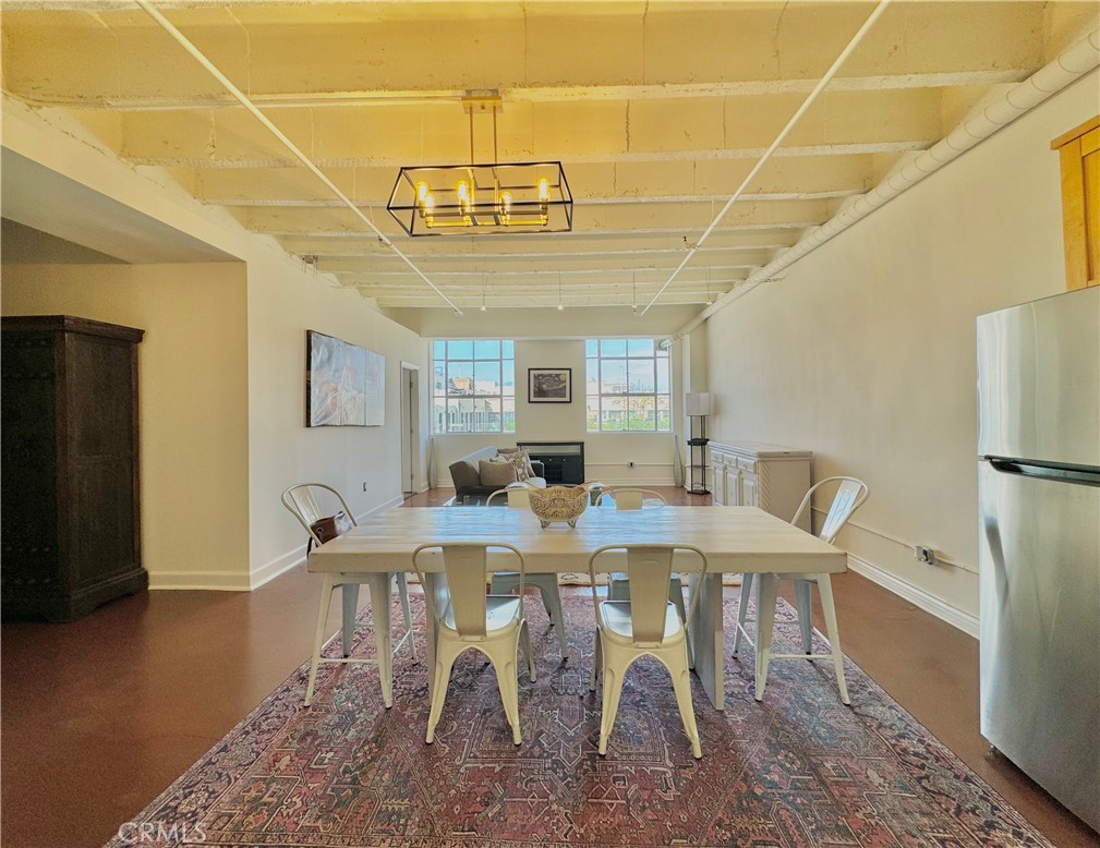 312 W 5th Street 323
