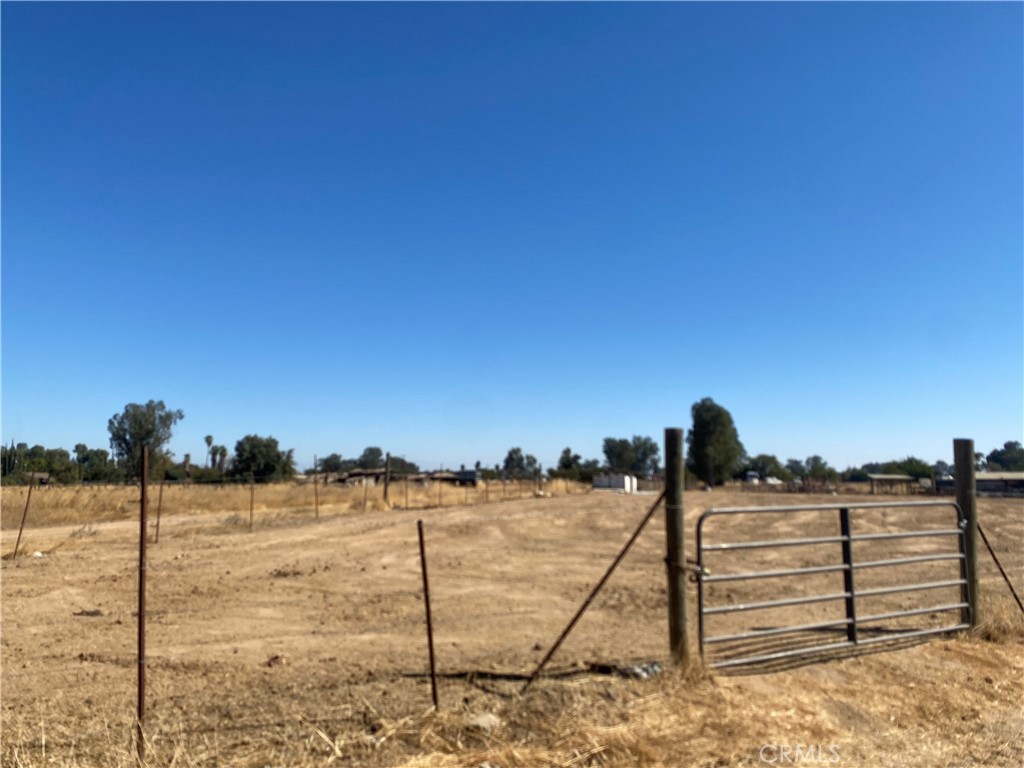 1-acre residential lot for sale in Madera, CA. This property offers the perfect blend of rural tranquility and convenient access to local amenities. Just minutes from nearby stores and services, this lot provides the opportunity to build your dream home in a peaceful country setting while still enjoying the conveniences of town living. Whether you're looking to escape the hustle or seeking a place to create your own private retreat, this location offers the best of both worlds.