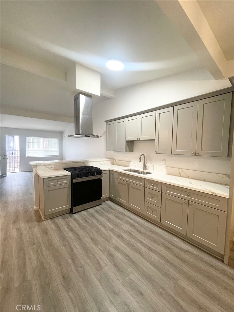 CIVAR Realty Advisors is excited to present this beautifully remodeled 2-bedroom, 1-bath unit in the desirable city of Ontario, CA. This spacious Apartment offers approximately 1,000 sq. ft. of living space, featuring a modern design with central HVAC throughout for year-round comfort. Enjoy the outdoor breeze from your private balcony, and delight in the brand-new kitchen and stylish laminate flooring. The bathroom has also been fully remodeled, ensuring a fresh, updated look. Don't miss out on this incredible opportunity!