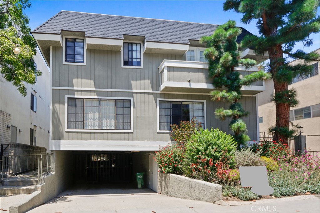 View Los Angeles, CA 90049 townhome