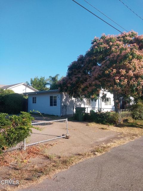 A home in Oak View