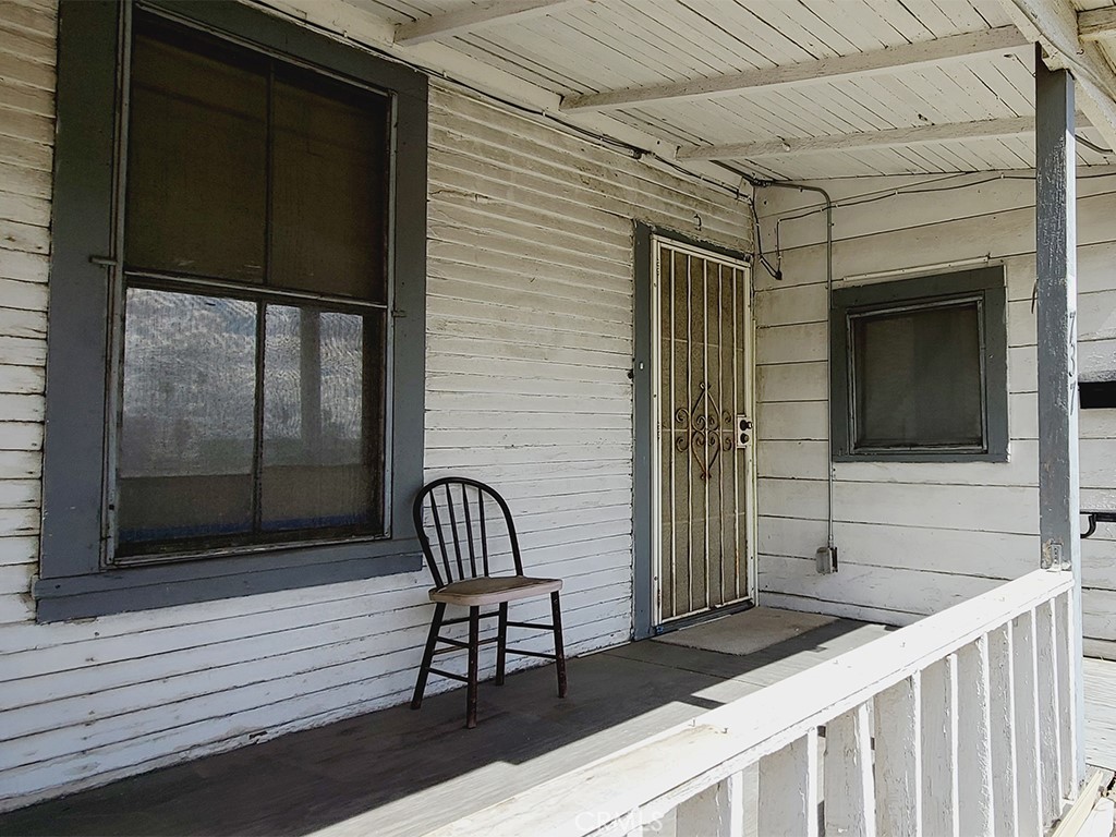 Photo 2 of 20 of 737 W Commercial Street house