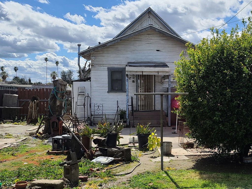 Photo 6 of 20 of 737 W Commercial Street house