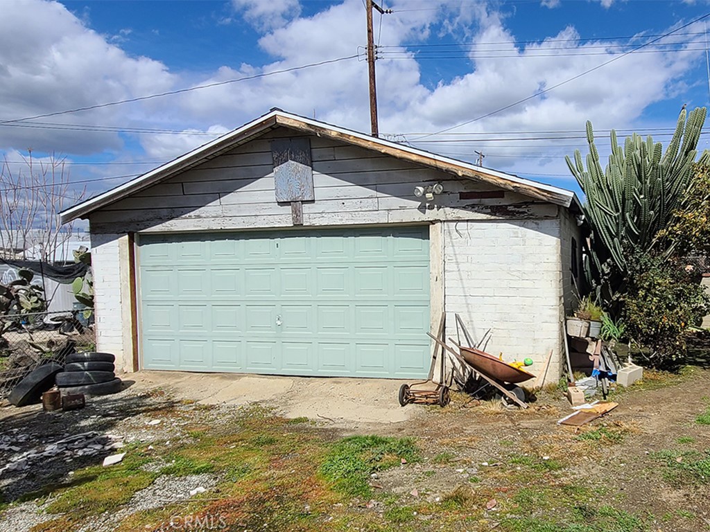 Photo 5 of 20 of 737 W Commercial Street house