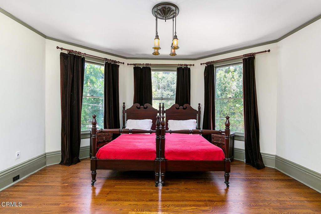listing image 130727354945263896540