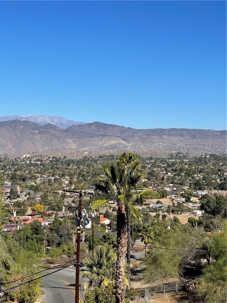 Breath taking city lights view from the huge building pad on this prestigious 1.66 acre near the Ramona Bowl, area of large custom homes with easy access to shopping & dining. Parcel just waiting for you to construct your dream mansion with airplane views. Don't let this one get away as it won't last.