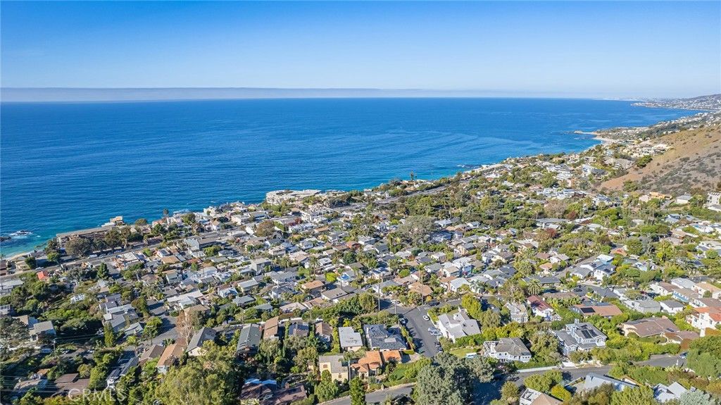 Photo of 31641 Mar Vista Avenue, Laguna Beach, CA 92651 (MLS # NP25008235)