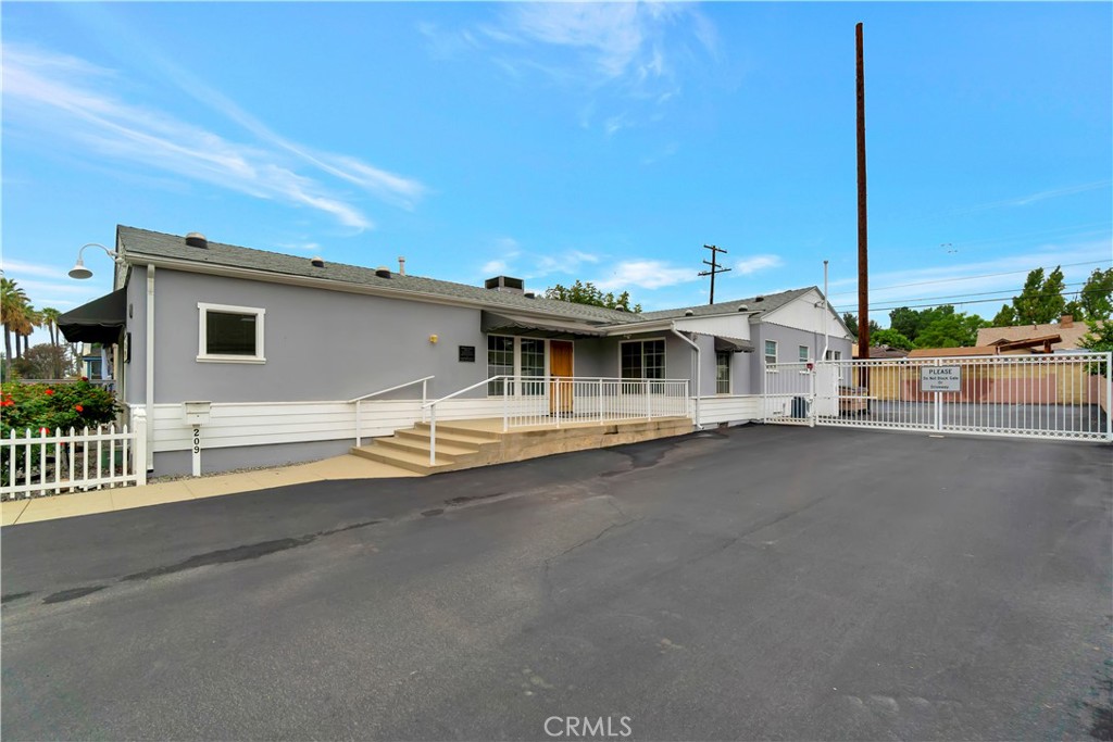 209 E I Street