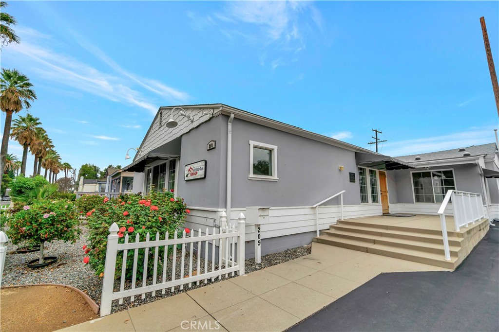 209 E I Street