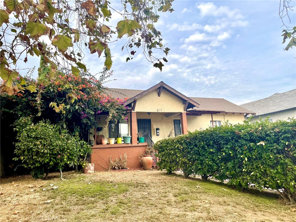 Land value only, seller will provide a copy of the expired 12 unit project to qualified buyers. Currently there are 4 units located APN number are 5675028003 and 5675028004. All 4 units are occupied by tenants on month to month basis.
PLEASE DO NOT DISTURB TENANTS