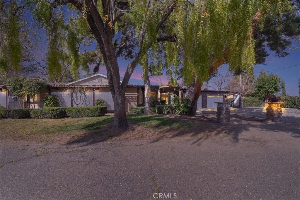 listing image 130721338332442661454