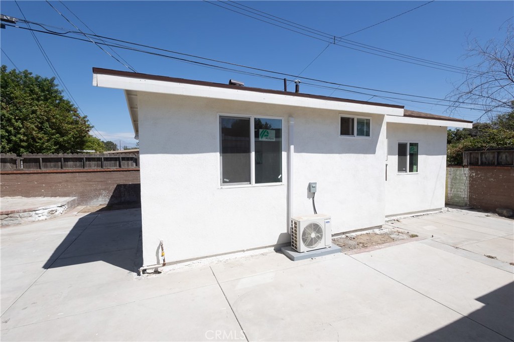 Photo 14 of 20 of 1594 Rialto Avenue house