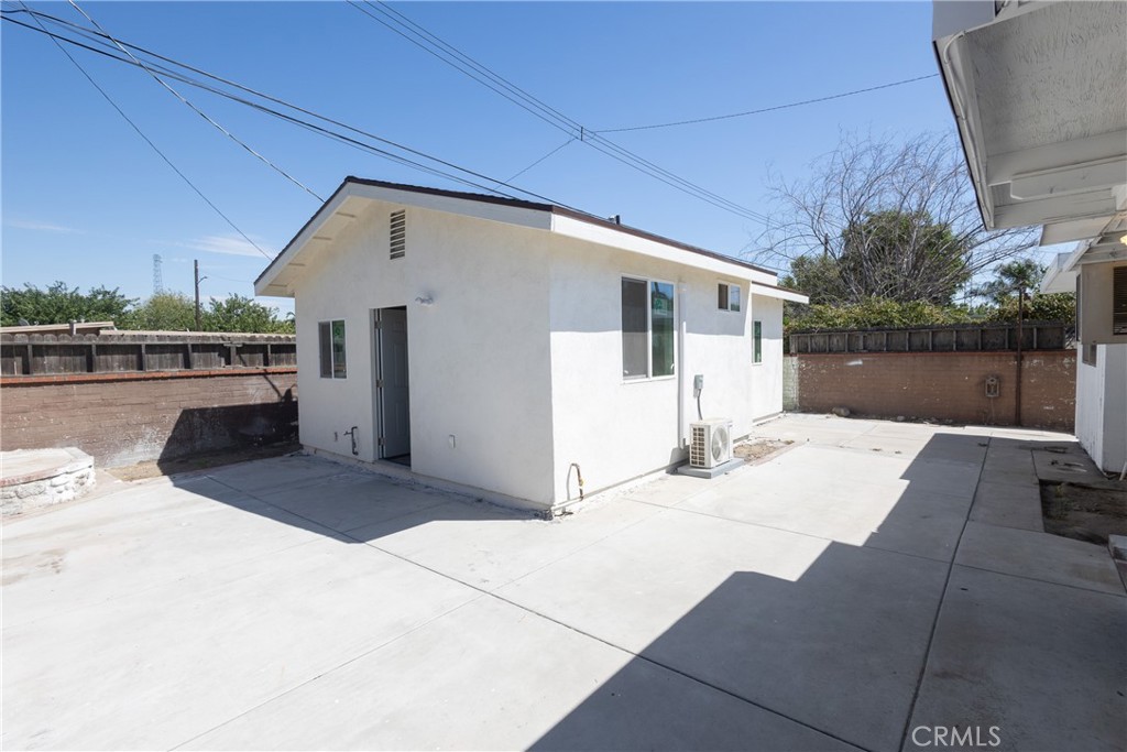 Photo 15 of 20 of 1594 Rialto Avenue house