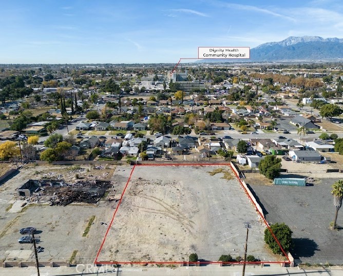 Main image without alt text