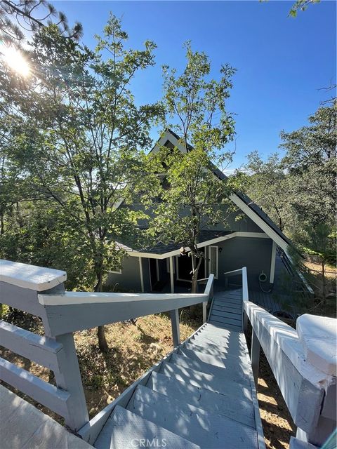 Photo of 1446 Sequoia Dr, Lake Arrowhead, CA 92352 (MLS # OC25037526)