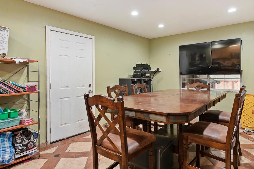 listing image 130724057043776276802