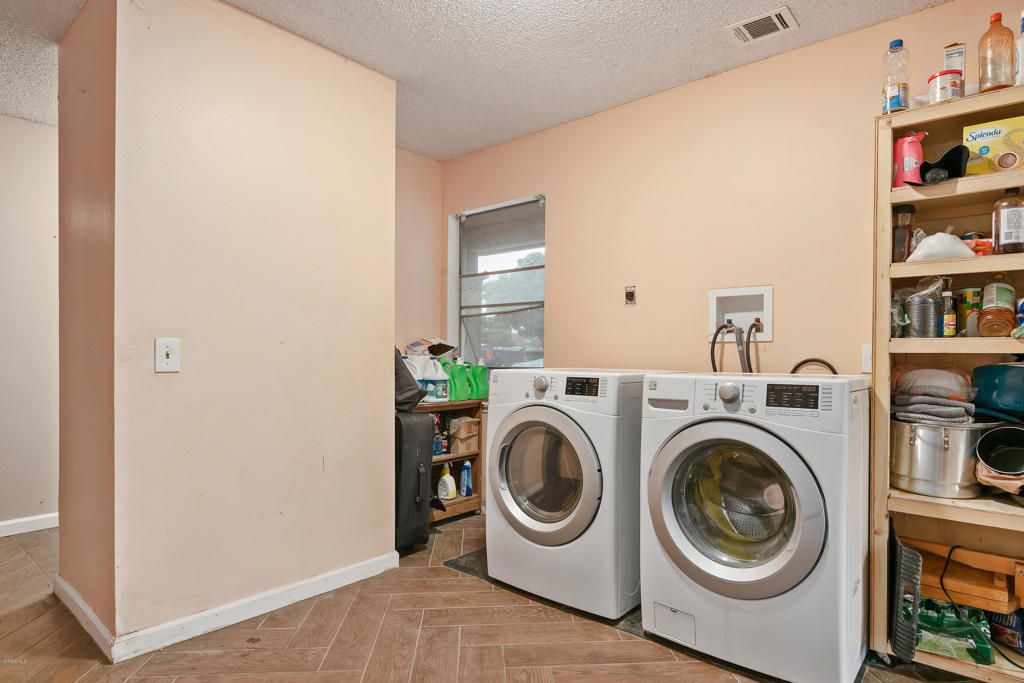 listing image 130729661072609772408