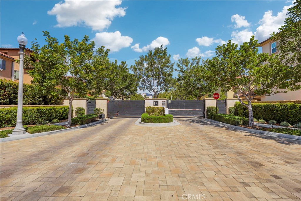 98 Pinnacle Drive