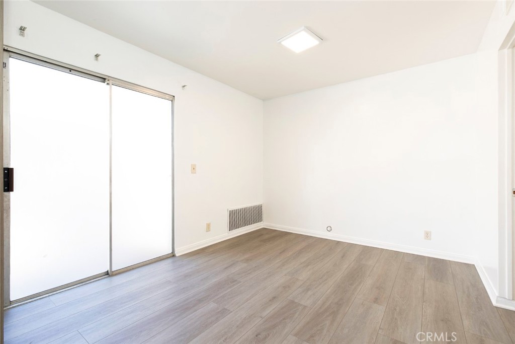 Photo 7 of 36 of 9250 Sunland Boulevard 17 townhome