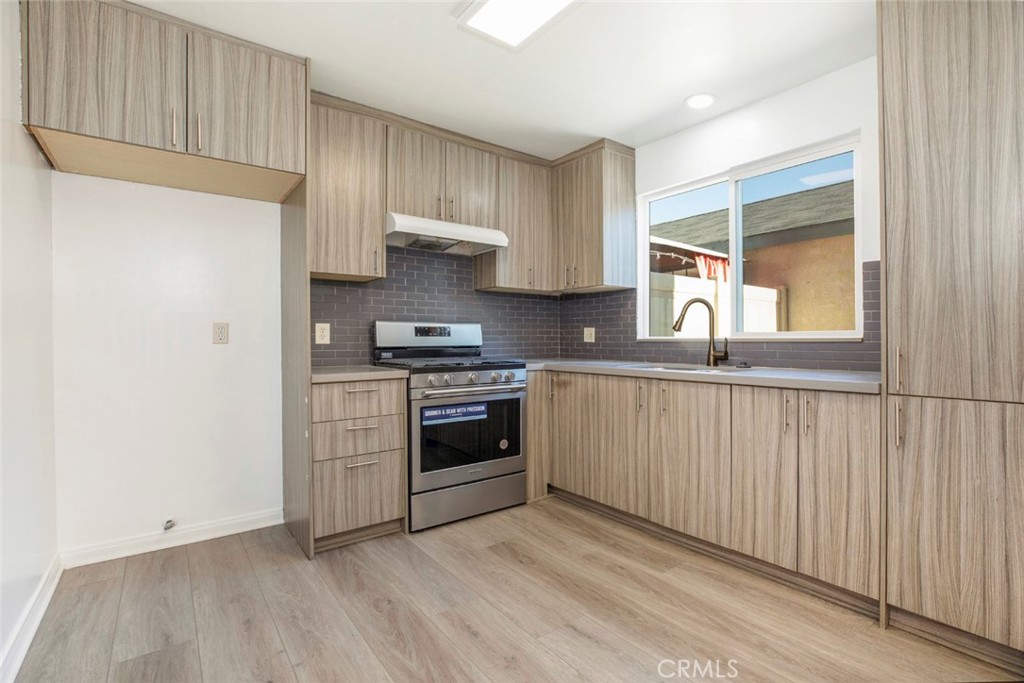 Photo 4 of 36 of 9250 Sunland Boulevard 17 townhome