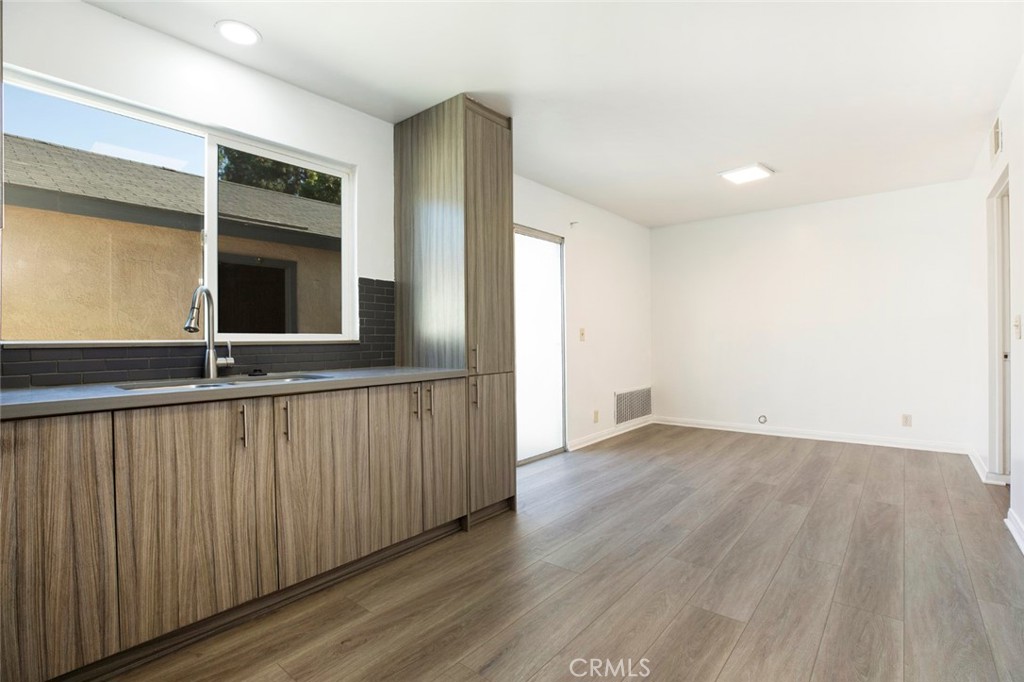 Photo 5 of 36 of 9250 Sunland Boulevard 17 townhome