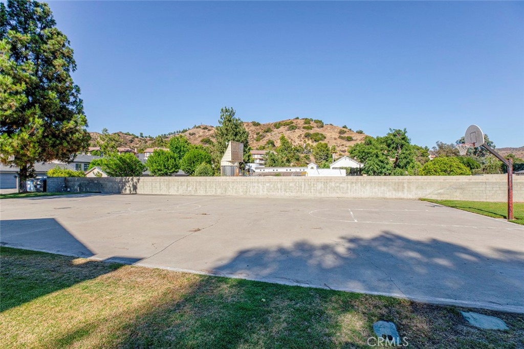 Photo 32 of 36 of 9250 Sunland Boulevard 17 townhome