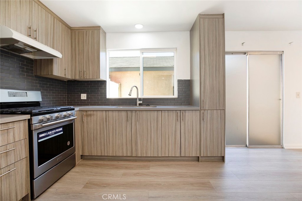 Photo 6 of 36 of 9250 Sunland Boulevard 17 townhome