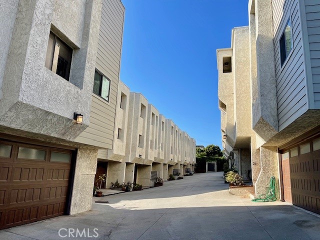 Photo 3 of 68 of 2621 E 20th Street 10 townhome