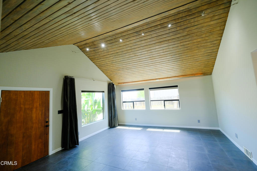 153 San Fernando Avenue