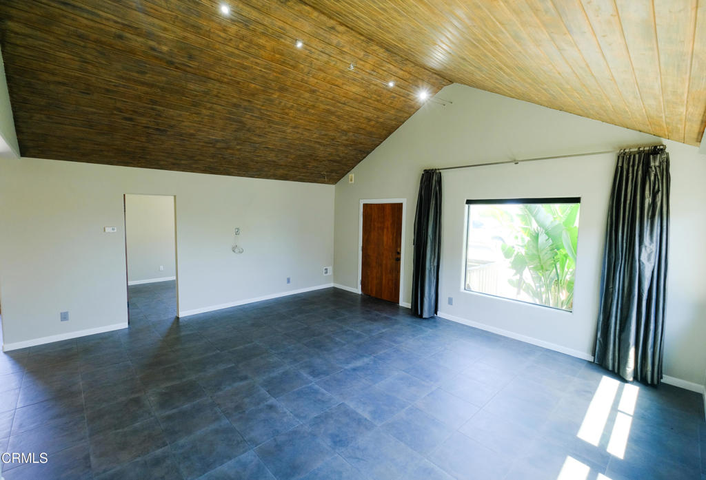 153 San Fernando Avenue