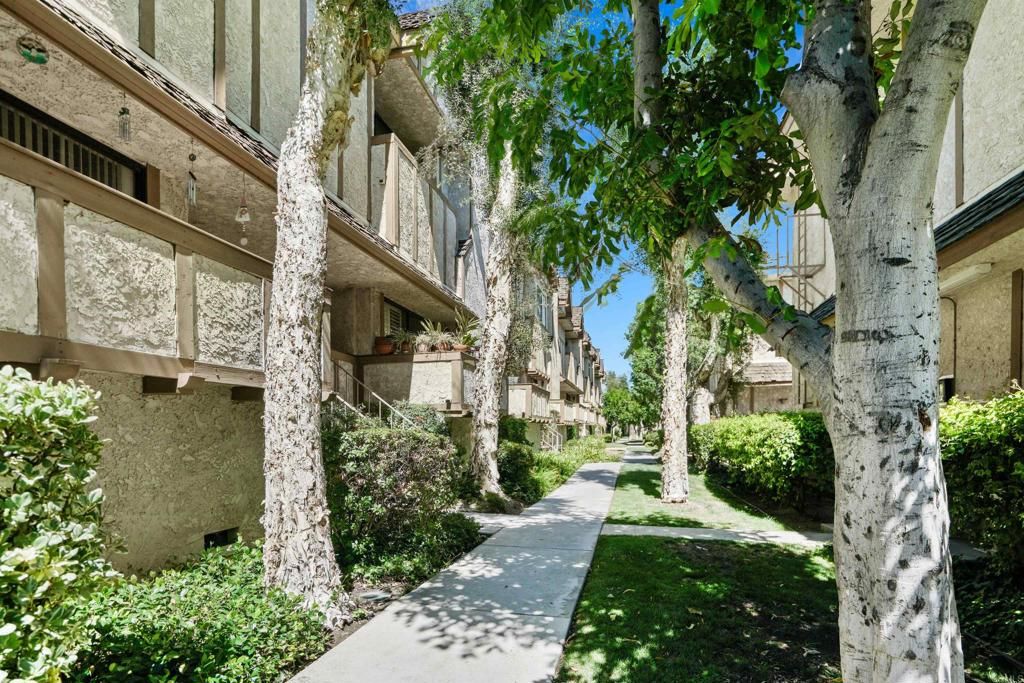 listing image 130724025654432881941