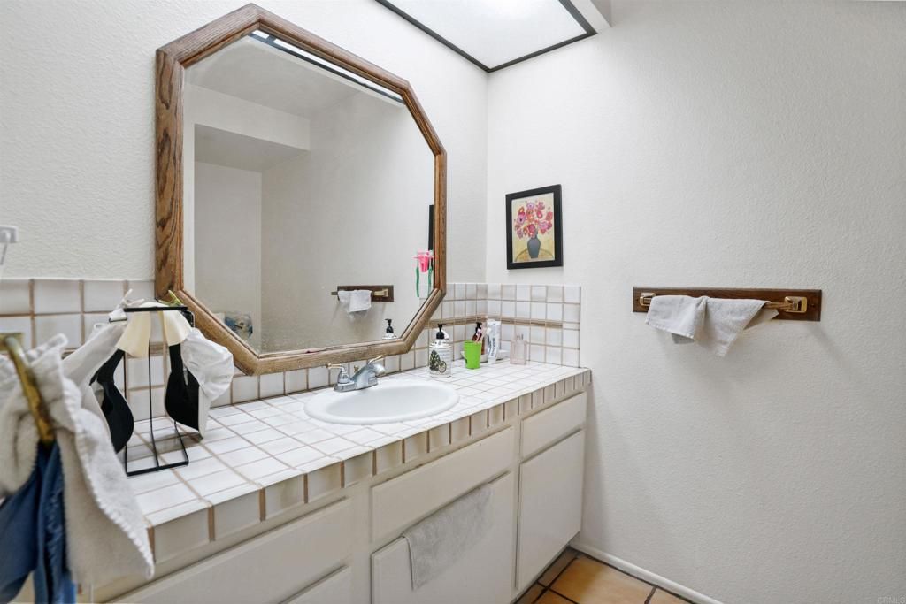 listing image 130727084688800454543