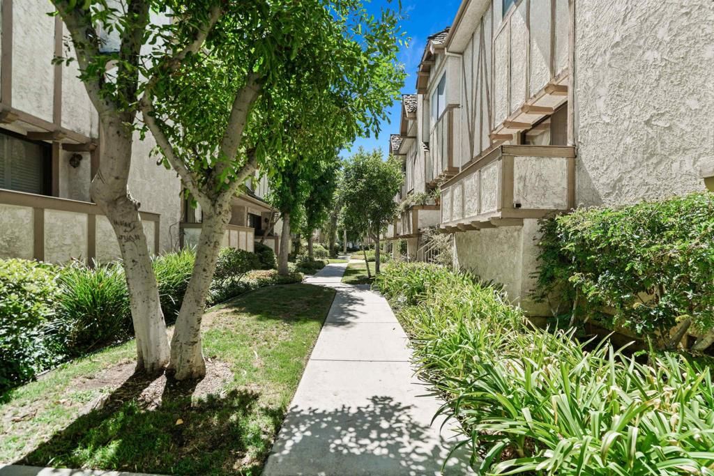 listing image 130727382923415948895