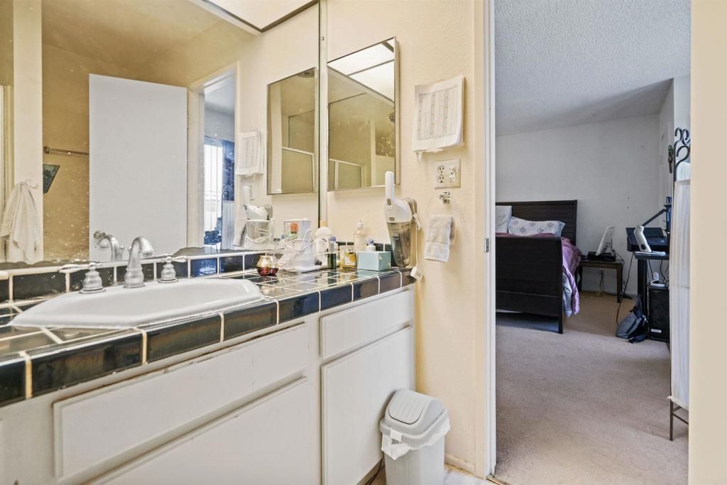 listing image 130729787876944776700