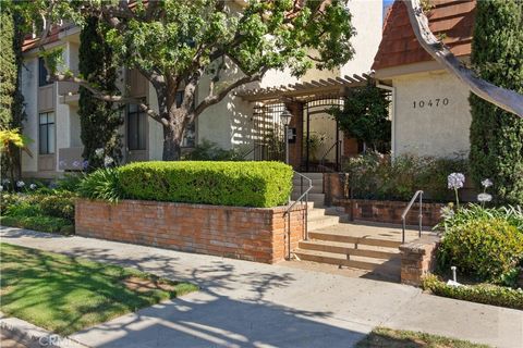 A home in Toluca Lake