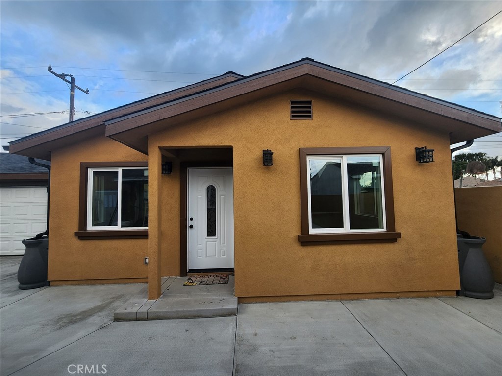 PRICE REDUCTION! HUGE PRICE REDUCTION! VOW! VOW! VOW, A REDUCTION IN PRICE FROM $ 1,200,000 TO $ 999,900! A PRICE REDUCTION OF OVER $ 200,000! SELLERS ARE REALLY MOTIVATED! HURRY, ACT NOW! WILL NOT LAST AT THIS PRICE! DO NOT MISS OUT THIS OPPORTUNITY! Two homes on the same lot. The main house located at 1620 E. McMillan Street is 1096 Square Feet, 3 Bedrooms, 1 Bathroom, two car Garage, long Drive way which can be used for parking for 4-5 cars. All the rooms are equipped with ceiling fans and Kitchen has gas. Heating only no ac.
The second property is an ADU located at 1622 McMillan Street. It has two Bedrooms and 1 Bathroom, 806 Square Feet of living area. This property is equipped with 8 Solar Panels. The Solar Panels and all the installation is fully paid, not a lease. No payments. This ADU is newly built, never been occupied, and fully permitted. The ADU has heating and ac.