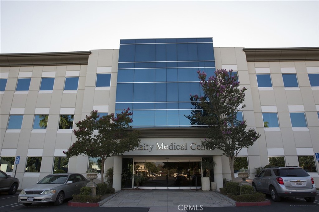 ** Generous Move-in Special **
Specialty Medical Center in Beautiful Downtown Arcadia
Suite 303 Available for Lease Now!
USF- 2,727 / RSF- 3,109
Lease rate: $2.55 RSF / or $30.60 RSF NNN: $0.65
