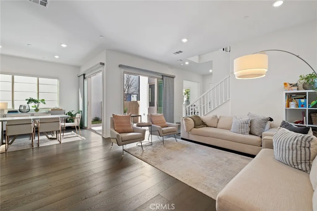 Irvine, California 92618, United States, 3 Bedrooms Bedrooms, ,3 BathroomsBathrooms,Residential,Active,8125